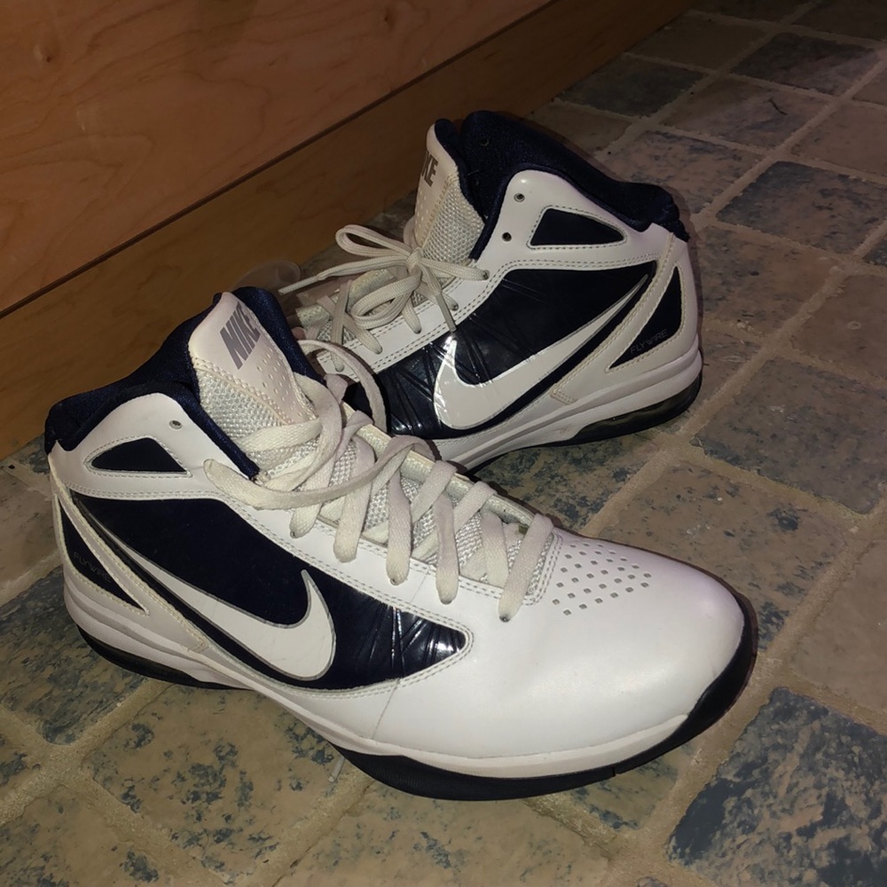 College Basketball shoes sz 9.5